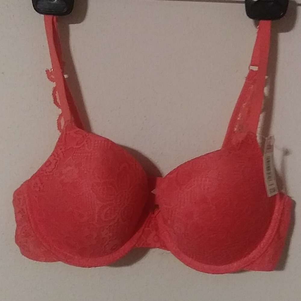 32D push up bra brand new